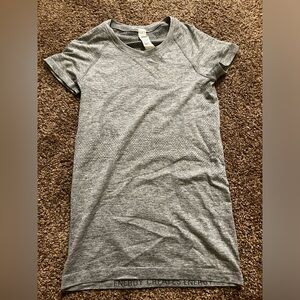 NWOT Lululemon grey swiftly tech size 2